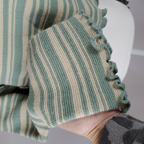 Nasty Gal Cropped Bell Sleeves Sweater Size Medium - Picture 4 of 6